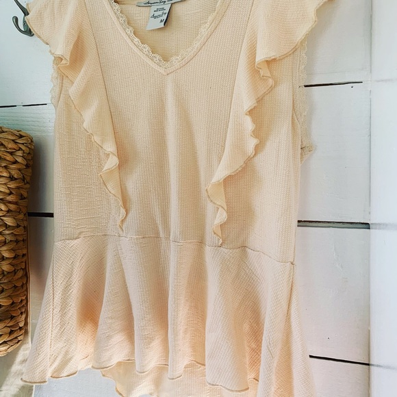 Peach 🍑 Ruffle and Lace Top by 🇺🇸 American Rag - Women’s Medium ♥️🍁 - Picture 6 of 6